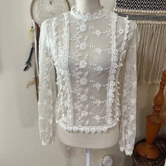 Forever 21 Contemporary Cream Lace & Crochet Long Sleeved Top/ Medium - Picture 4 of 8